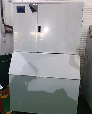 700公斤纯雪花制冰机交付东阳市海鲜火锅客户